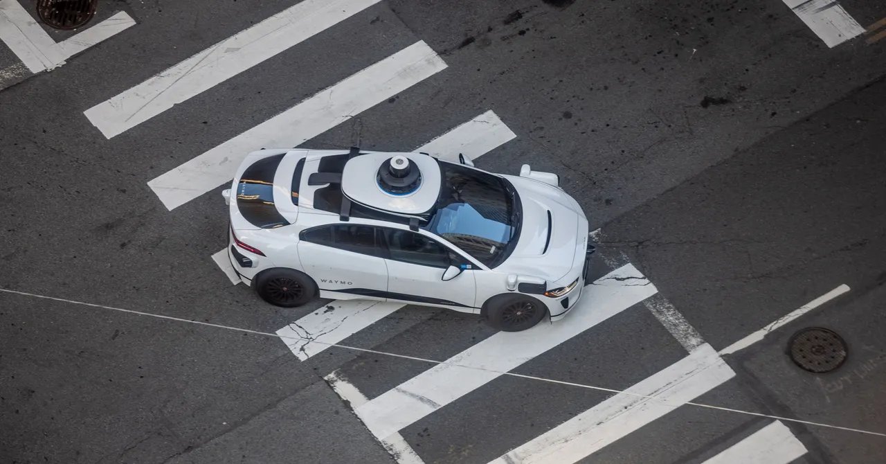 A School District Tried to Help Train Waymos to Stop for School Buses. It Didn't Work