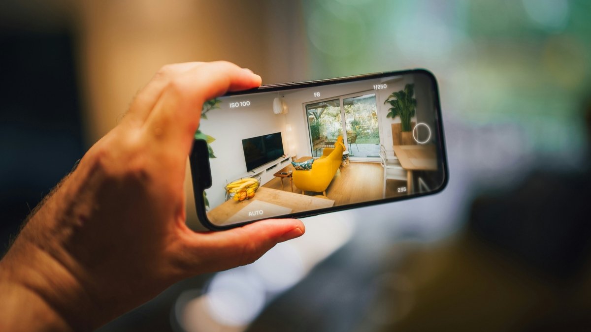 Old phones lying idle at home? They can be made into CCTV cameras and can make security tight.