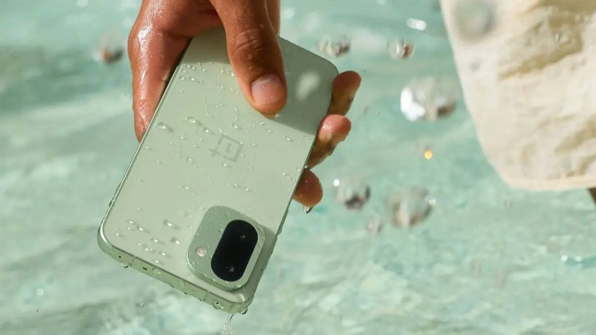Double dose of inflation! After oil and gas, smartphones also become expensive, Realme, OnePlus, Poco, Lava increased prices by Rs 7000
