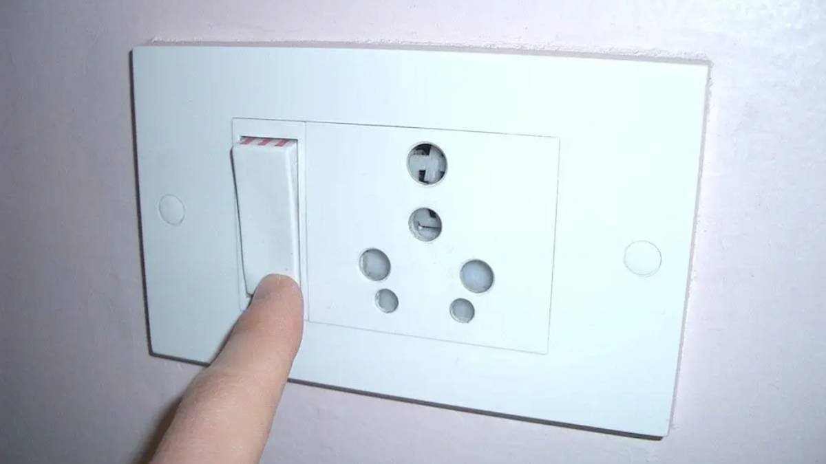 How many ampere socket should be installed in the house for TV, AC, fan etc.? A mistake can cause short circuit