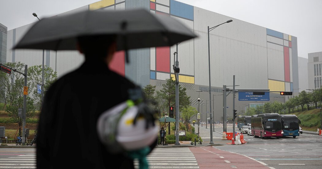 Samsung Averts a Walkout With Big Bonuses, but Discord Over AI Profits Brews